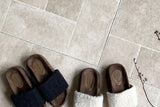 Plateau-Sandalen aus Fleece mit schlichter Sohle