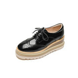 Derby-Schuhe mit Plateausohle im Brogue-Stil