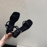 Riemchensandalen mit Schmetterlings-Akzent und Slingback