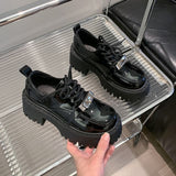 Plateauschuhe mit Schnürung aus Kunstleder