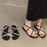 Sandalen mit Zehenschlaufe und Kunstperlen