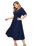 Einfarbiges Kleid mit Rundhalsausschnitt und Gaze-Nähten 