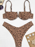 Dreiteiliges Bikini-Set mit Bügel und Leopardenmuster